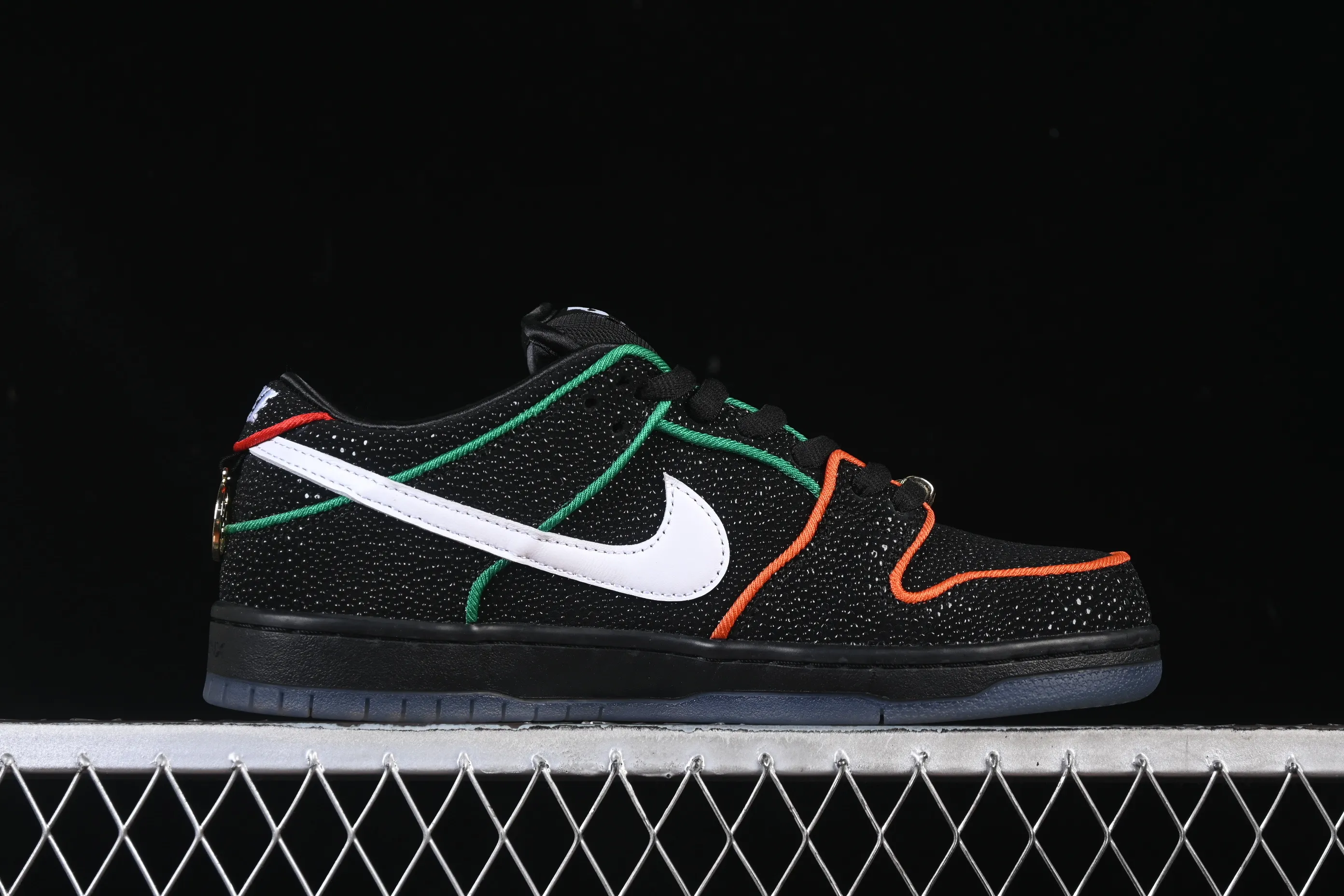 All categories Nk SB Dunk Series Nk SB Dunk Low low-top sneakers Bronx Girls Skate x Nike SB Dunk Low joint model low-top casual skateboard shoes HV1664-001